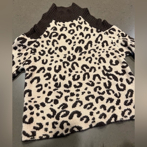 Cold Shoulder All Over Pattern Sweater Sz: S - Picture 7 of 14